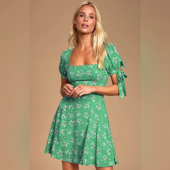 🛍️ LULUS Camellia Curtsies Green Floral Print Skater Dress - Size S - Picture 1 of 15